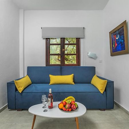 Eleon Suites Afytos Exteriör bild
