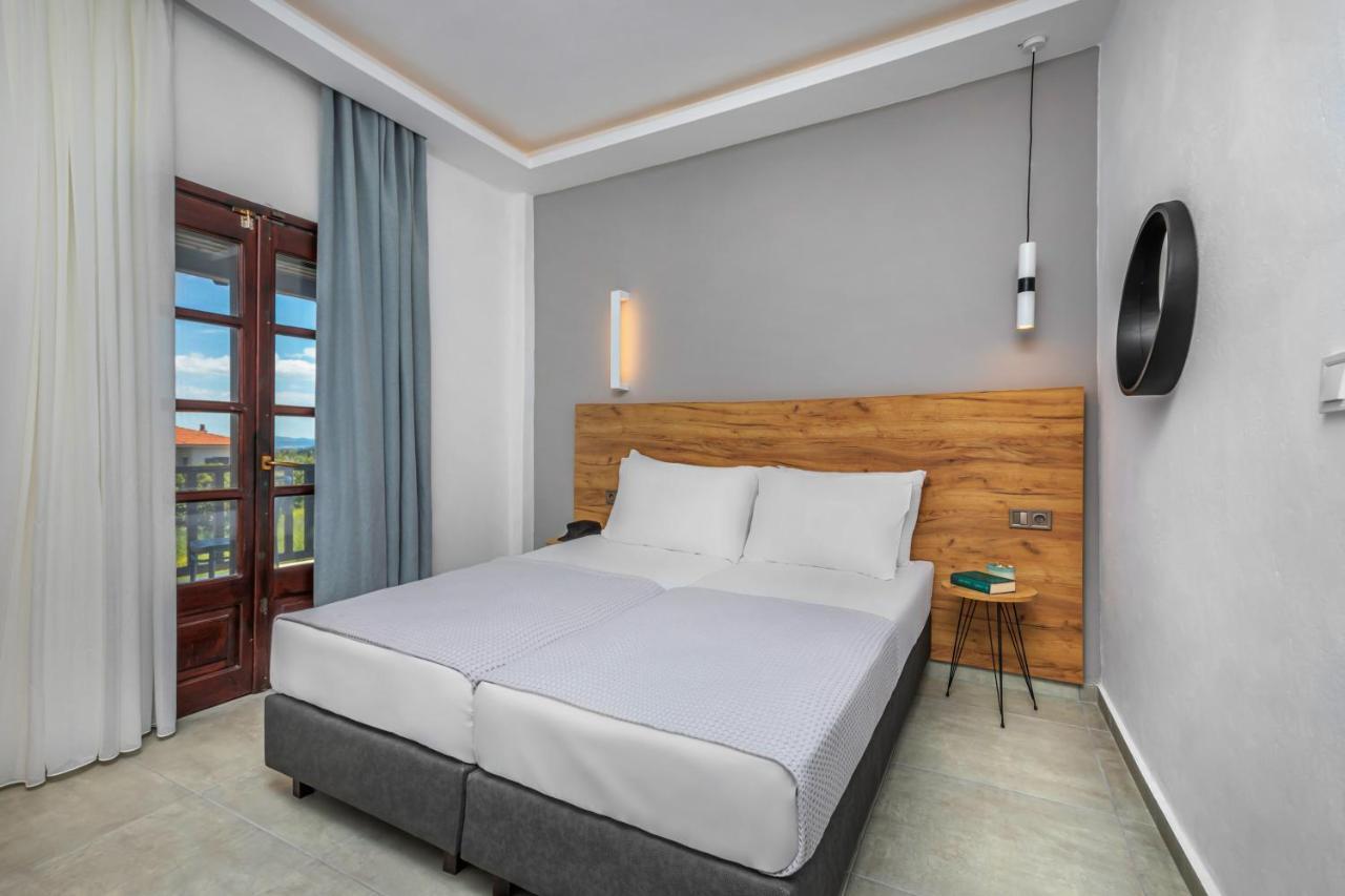 Eleon Suites Afytos Exteriör bild