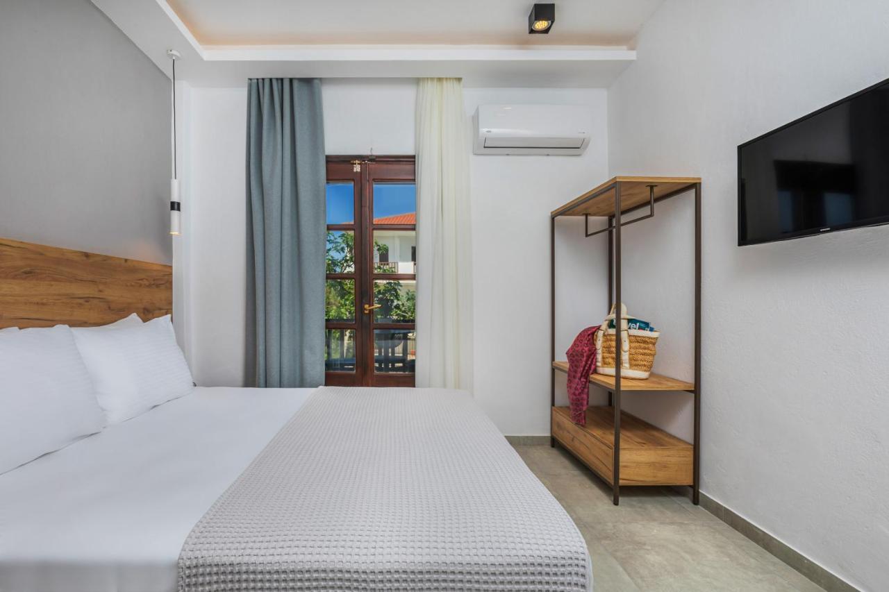 Eleon Suites Afytos Exteriör bild