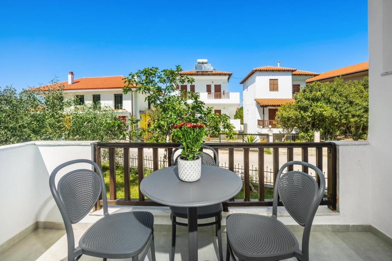 Eleon Suites Afytos Exteriör bild