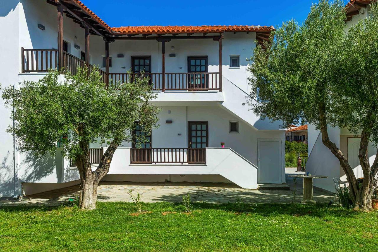 Eleon Suites Afytos Exteriör bild