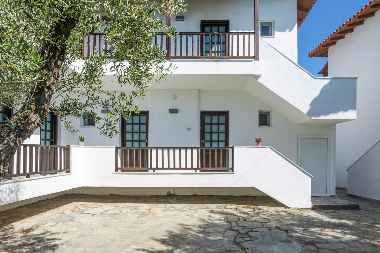 Eleon Suites Afytos Exteriör bild