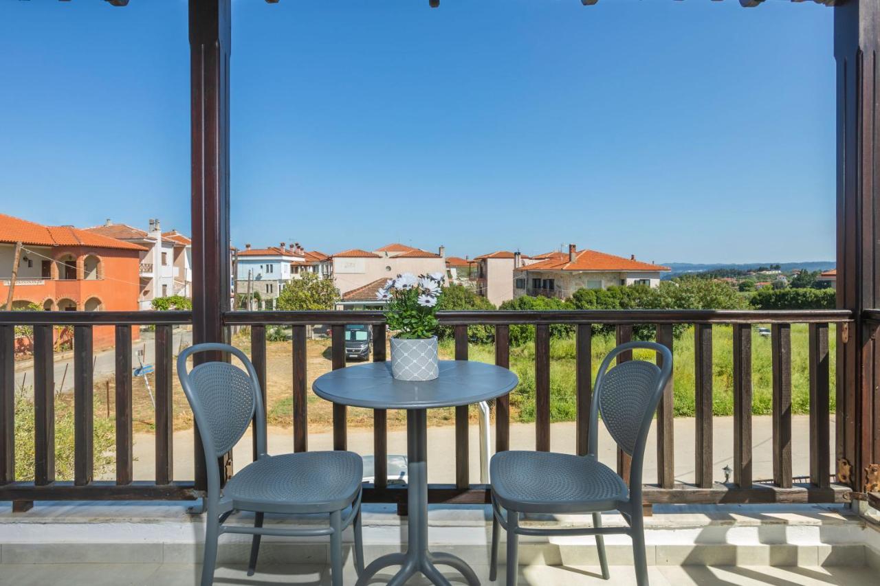 Eleon Suites Afytos Exteriör bild