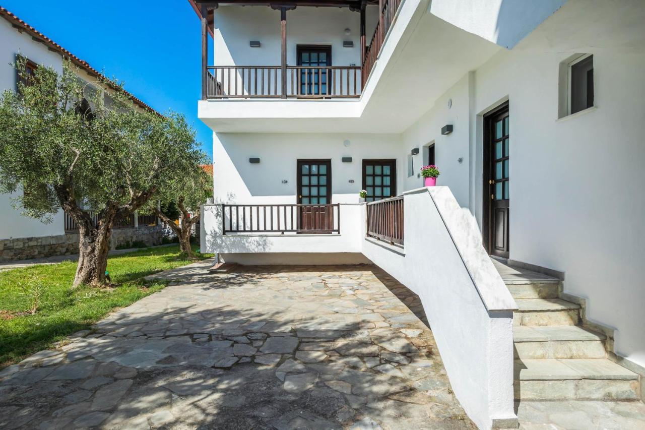 Eleon Suites Afytos Exteriör bild