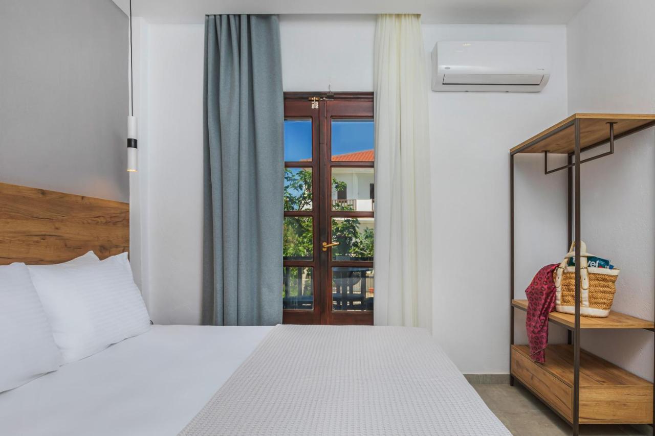 Eleon Suites Afytos Exteriör bild